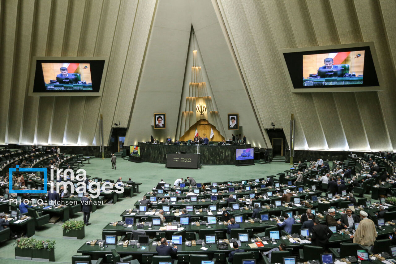 ایران هرگز از حق خود در فناوری هسته‌ای چشم‌پوشی نخواهد کرد: مجلس شورای اسلامی