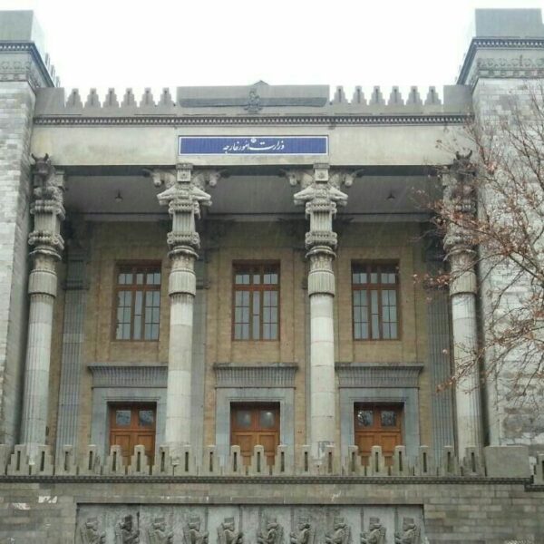 ایران، کاردار فرانسه را به خاطر اظهارات مداخله‌جویانه وزیر خارجه احضار کرد