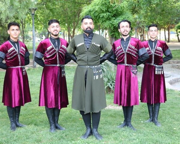 جشنواره اقوام ایرانی در بجنورد آغاز شد: رنگ و بوی فرهنگ و هنر ایران زمین