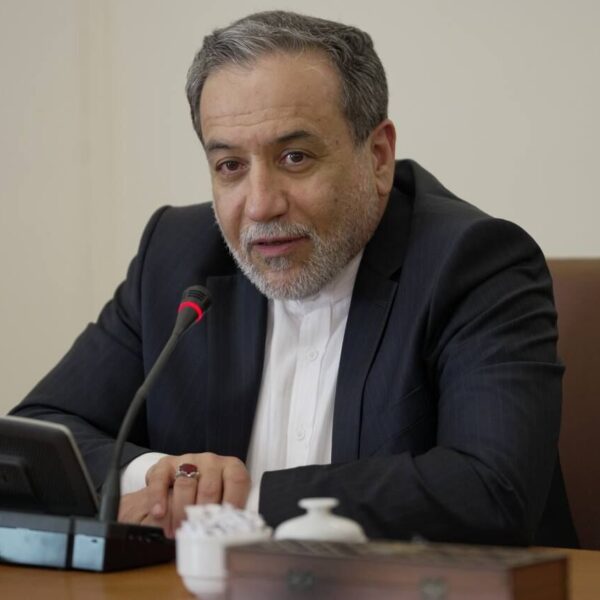 حق غنی‌سازی ایران غیرقابل مذاکره است، وزیر امور خارجه اعلام کرد