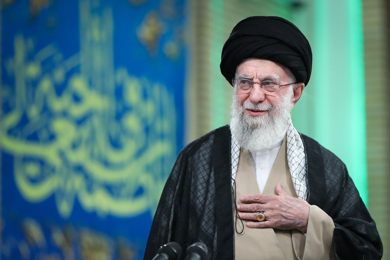 رهبر: مسلمانان برای مقابله با اسرائیل و حامیانش متحد شوند!