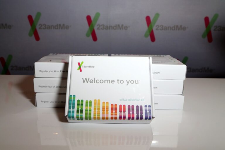 غول دارویی رجنرون، 23andMe و داده‌های مشتریانش را به قیمت 256 میلیون دلار خریداری می‌کند