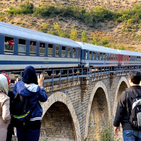 مثلث گردشگری: تور ریلی ویژه برای اتصال تهران به اصفهان، یزد و شیراز