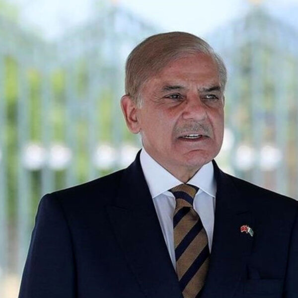 نخست‌وزیر پاکستان به تهران سفر کرد: تقویت روابط دوجانبه و همکاری‌های اقتصادی