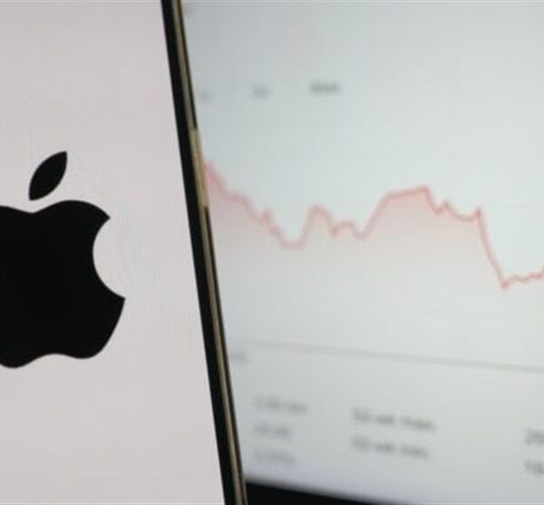 کاهش سهام اپل: ترامپ خواستار انتقال تولید آیفون از هند به آمریکا شد!